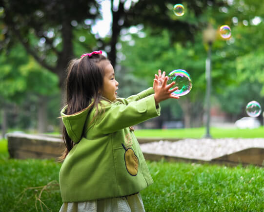 child-catching-bubble