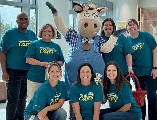 MIDFLORIDA employees volunteering