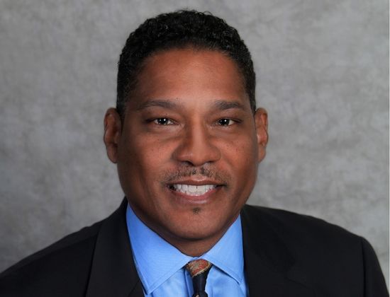 Tracy Lee Bio Headshot